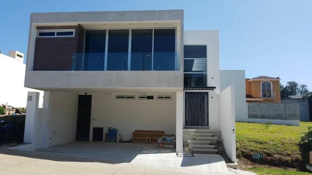 VENDO CASA EN BOSQUES DE VILLA VERDE CAES - Image 2