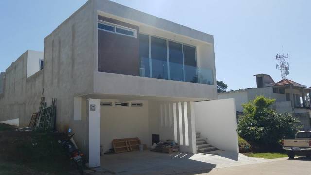 VENDO CASA EN BOSQUES DE VILLA VERDE CAES - Image 3