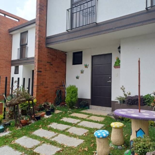 Casa en Venta Senderos del Comendador Ciudad Vieja - Miniatura 3