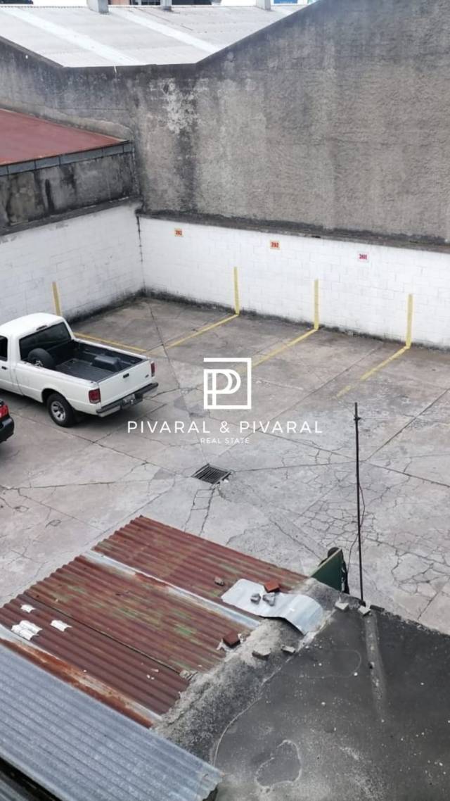 RENTO OFICINA EN ZONA 4 - Miniatura 2