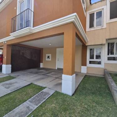 Casa de 4 Habitaciones en Venta Condado Catalina - Image 1