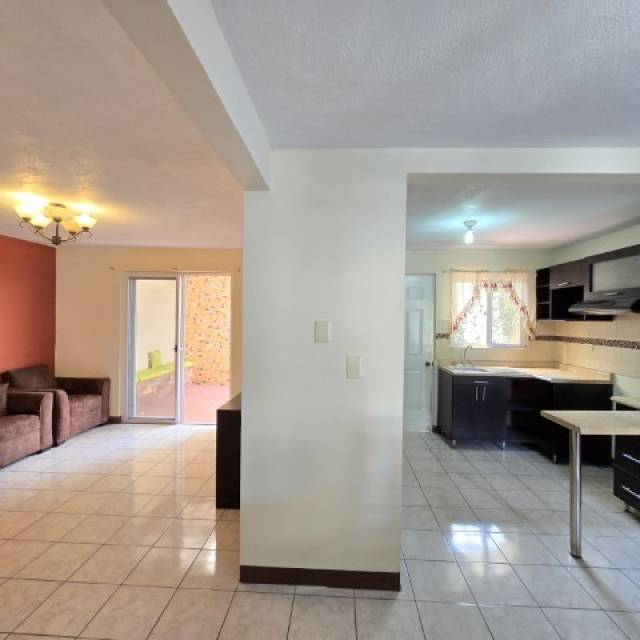 Casa de 4 Habitaciones en Venta Condado Catalina - Miniatura 3