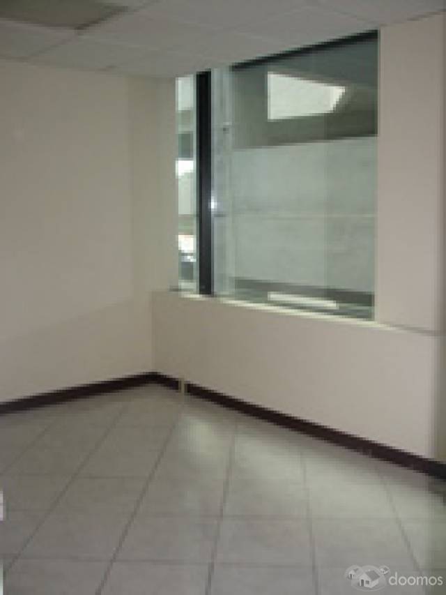 Oficina Grande Perfectamente Ubicada en Europlaza zona 14 - Image 5