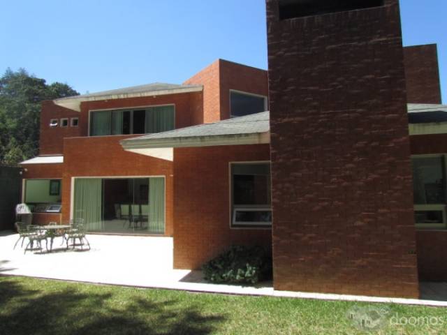 Preciosa y Amplia Casa en Santa Rosalía dentro de Condominio - Image 1