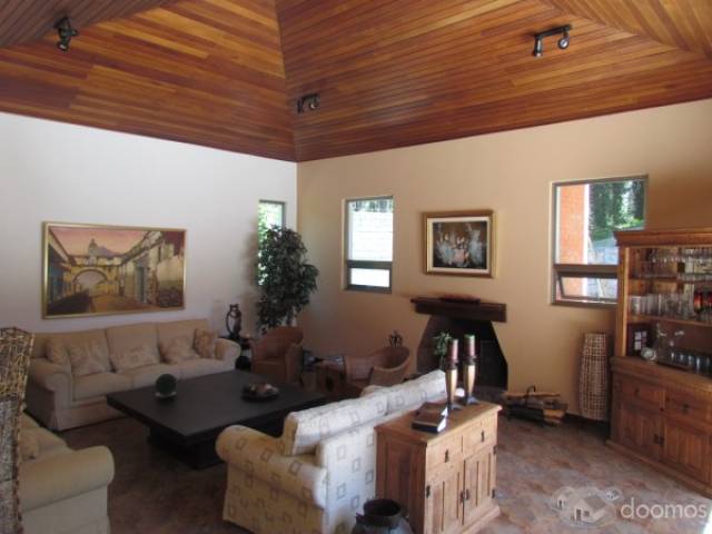 Preciosa y Amplia Casa en Santa Rosalía dentro de Condominio - Image 3