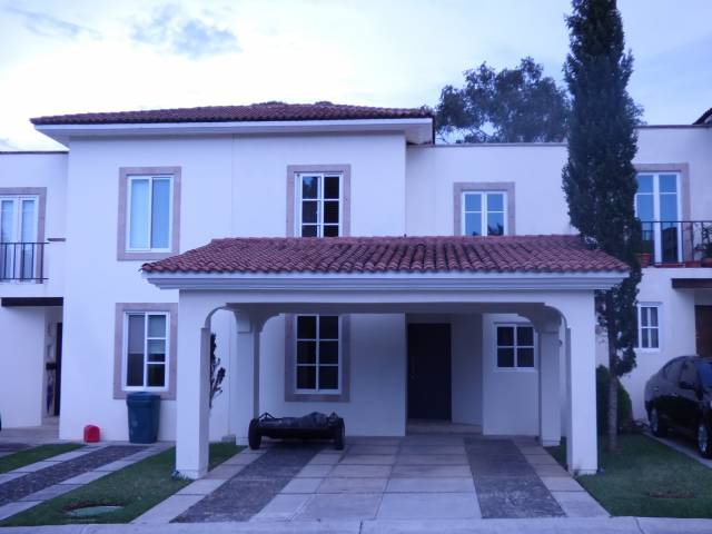 Casa en Condominio - Image 1