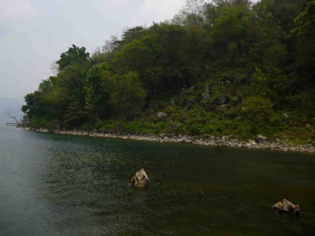 REMATO TERRENO ORILLA DEL LAGO DE ATITLAN - Miniatura 3