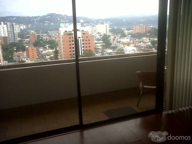 comodo y seguro apartamento en zona 10 - Image 2