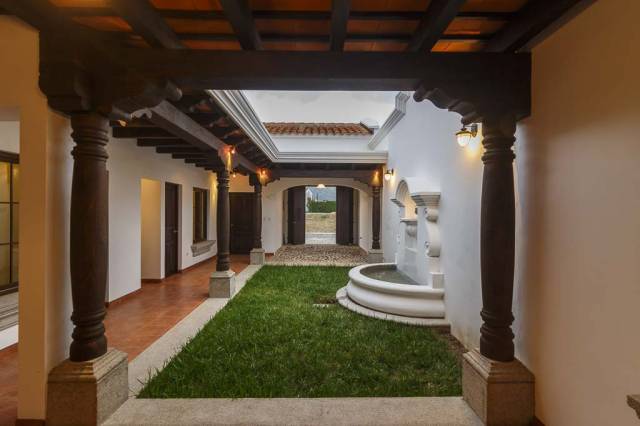 CityMax Antigua promueve hermosa casa en venta en Jocotenango - Image 2