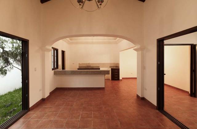 CityMax Antigua promueve hermosa casa en venta en Jocotenango - Image 4