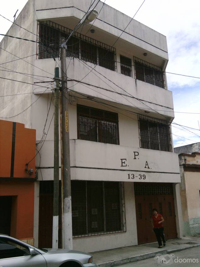 EDIFICIO DE 3 NIVELES EN ZONA 1