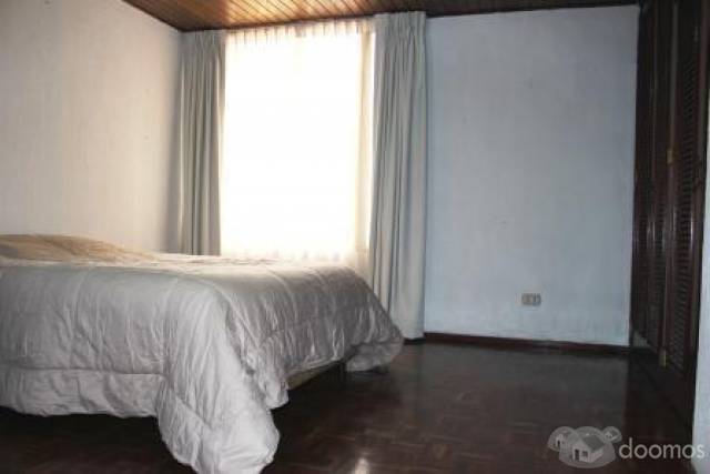 Habitación semi-amueblada en zona viva - Image 1