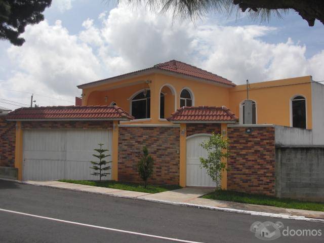 INMOBILIARIA PRONTO VENDE BELLA CASA,SECTOR EXCLUSIVO B-3,SAN CRISTOBAL - Image 1