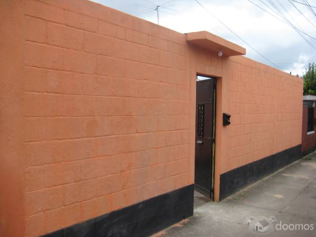 CASA AMPLIA EXCELENTE UBICACION Y ACCESOS - Image 1
