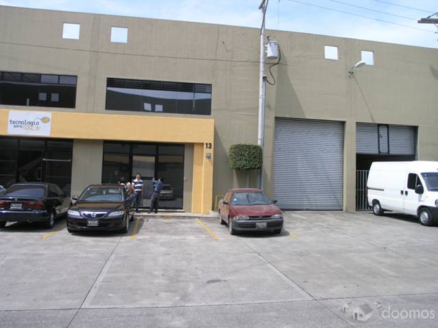 ALQUILO OFI-BODEGA FRENTE A TACASA - Image 1