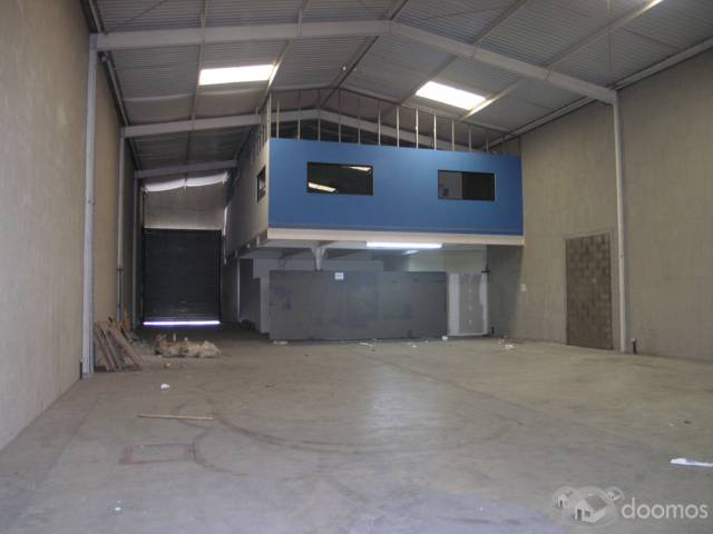 ALQUILO OFI-BODEGA FRENTE A TACASA - Miniatura 3
