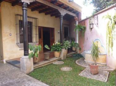 CITYMAX ANTIGUA RENTA HERMOSA CASA A POCOS MINUTOS DEL CENTRO - Image 1