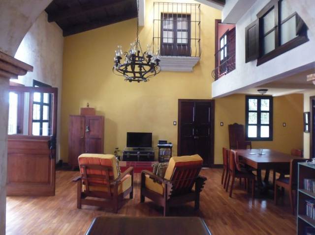 CITYMAX ANTIGUA RENTA HERMOSA CASA A POCOS MINUTOS DEL CENTRO - Miniatura 4