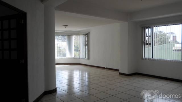 Amplio apartamento en renta en Vista Hermosa 1!! - Image 1