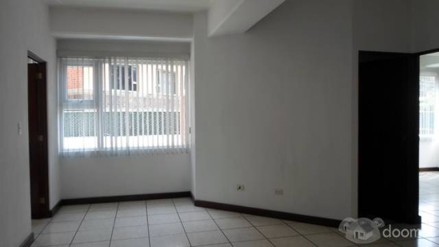 Amplio apartamento en renta en Vista Hermosa 1!! - Image 2