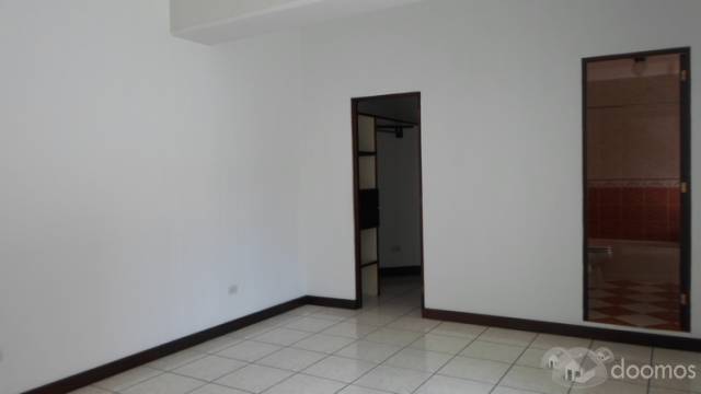 Amplio apartamento en renta en Vista Hermosa 1!! - Image 4