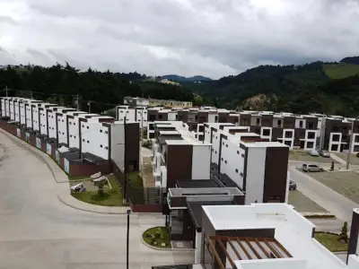 TOWNHOUSE EN VENTA -  CLUB RESIDENCIAL ALIKA