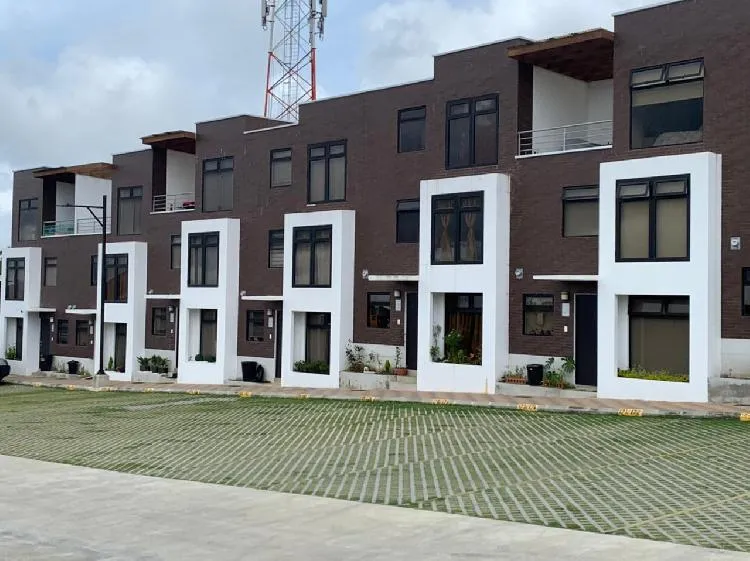 TOWNHOUSE EN VENTA -  CLUB RESIDENCIAL ALIKA — foto 2