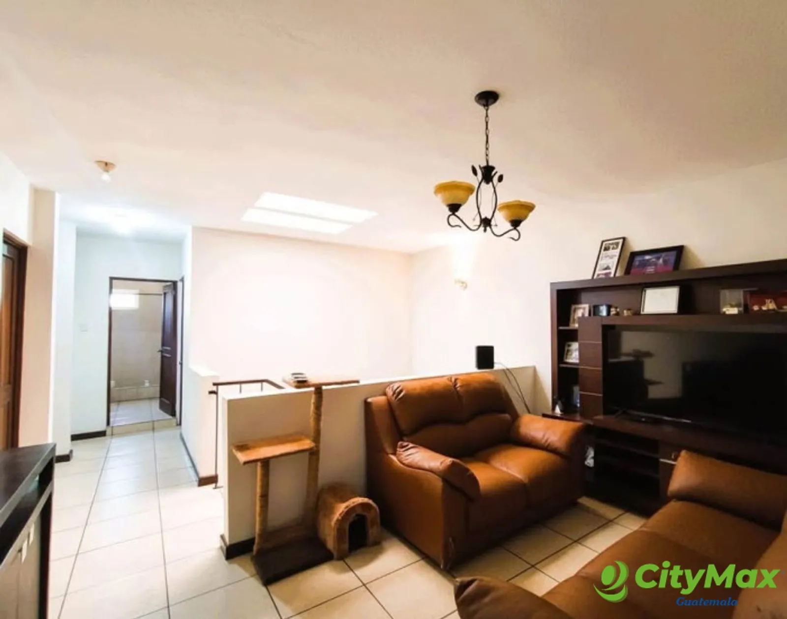 Casa en Venta en Hacienda Real Zona 16 Guatemala - Image 2