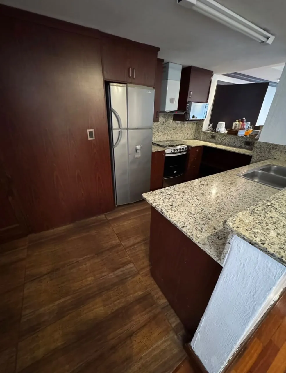 Lujoso Apartamento en Renta, La Villa zona 14, Guatemala - Image 2