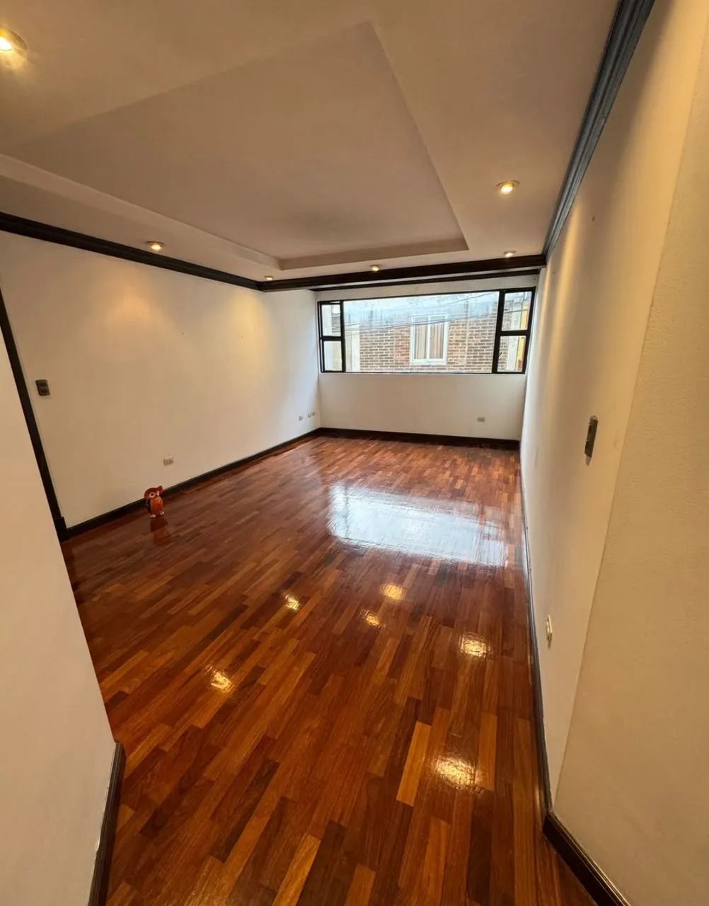 Lujoso Apartamento en Renta, La Villa zona 14, Guatemala - Image 1