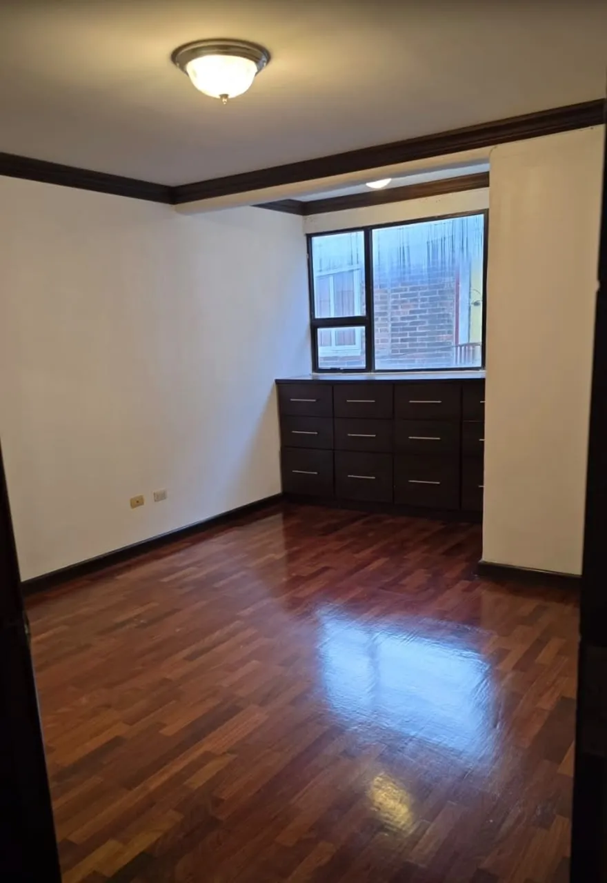 Lujoso Apartamento en Renta, La Villa zona 14, Guatemala - Image 4