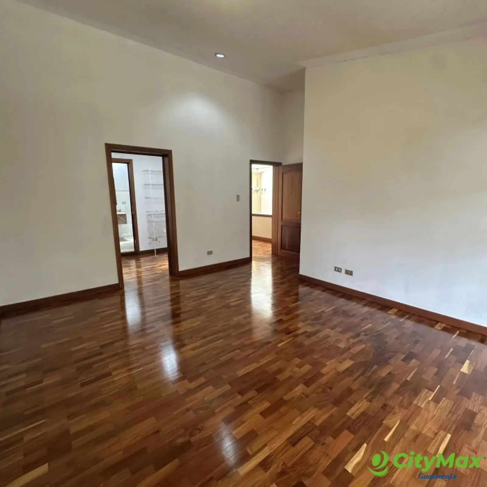 CASA EN VENTA Y/O RENTA - 5