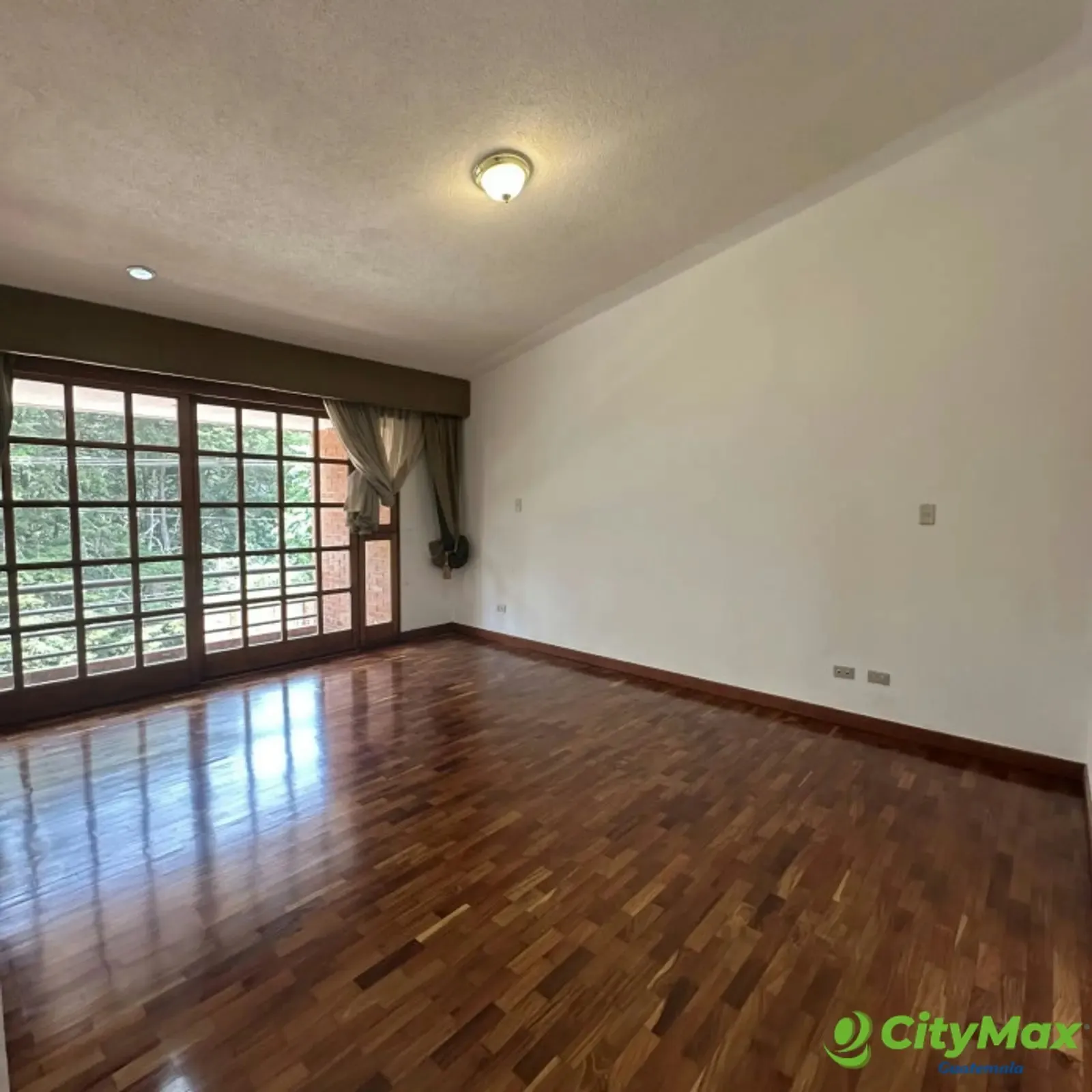 CASA EN VENTA Y/O RENTA - 14