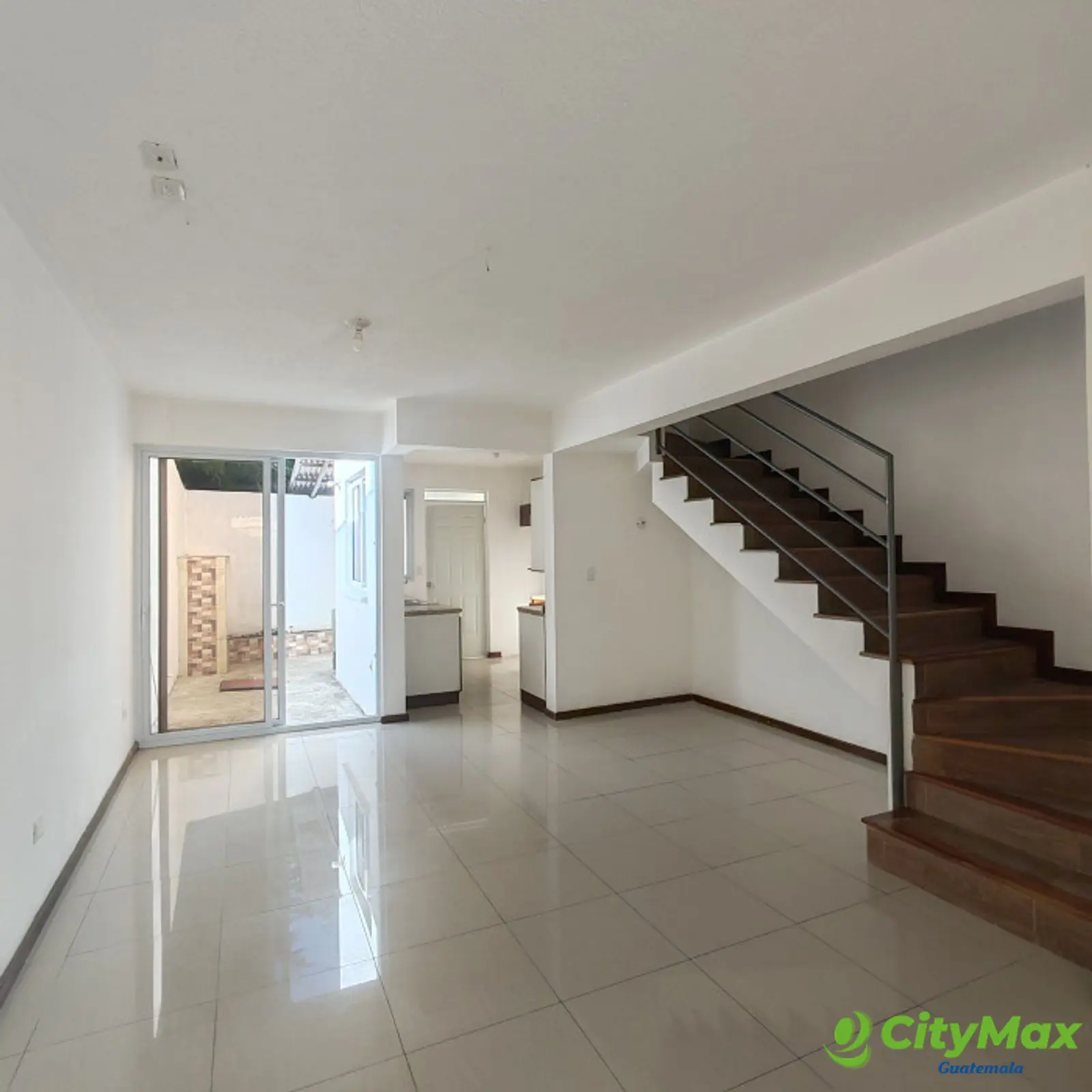Casa en venta hacienda real zona 16 - Image 2