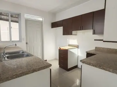 Casa en venta hacienda real zona 16