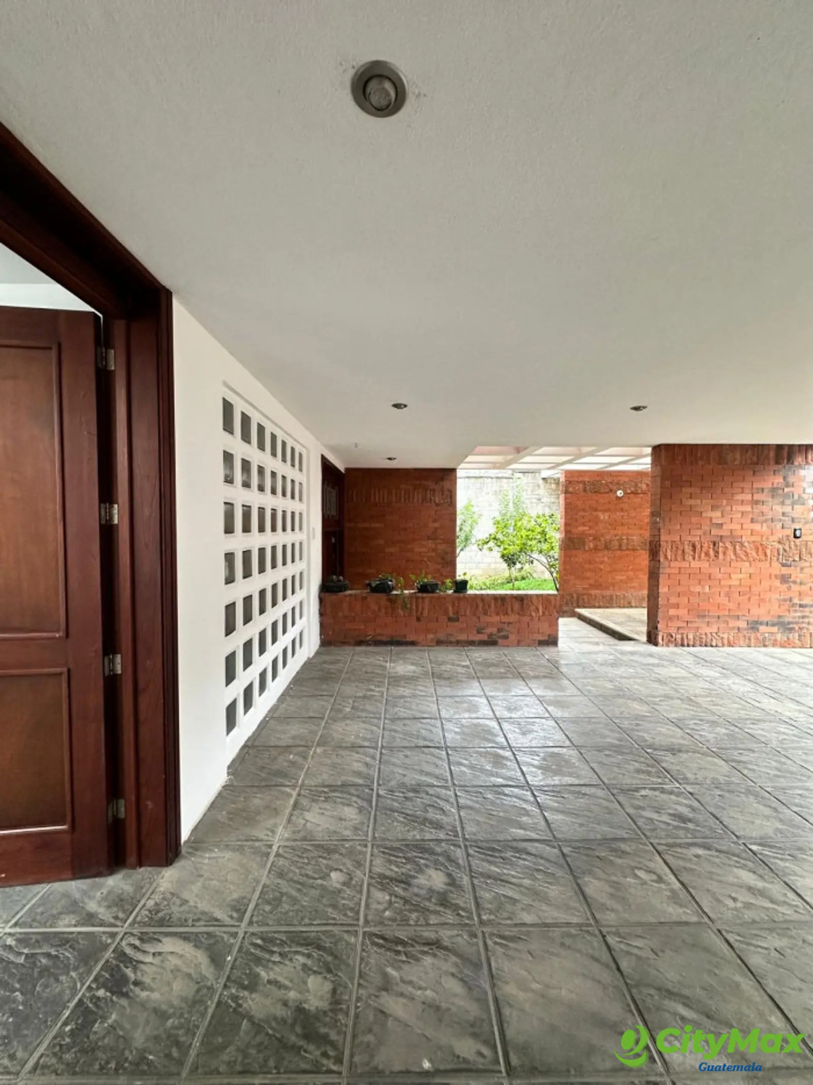 CASA EN VENTA ZONA 16 - 13
