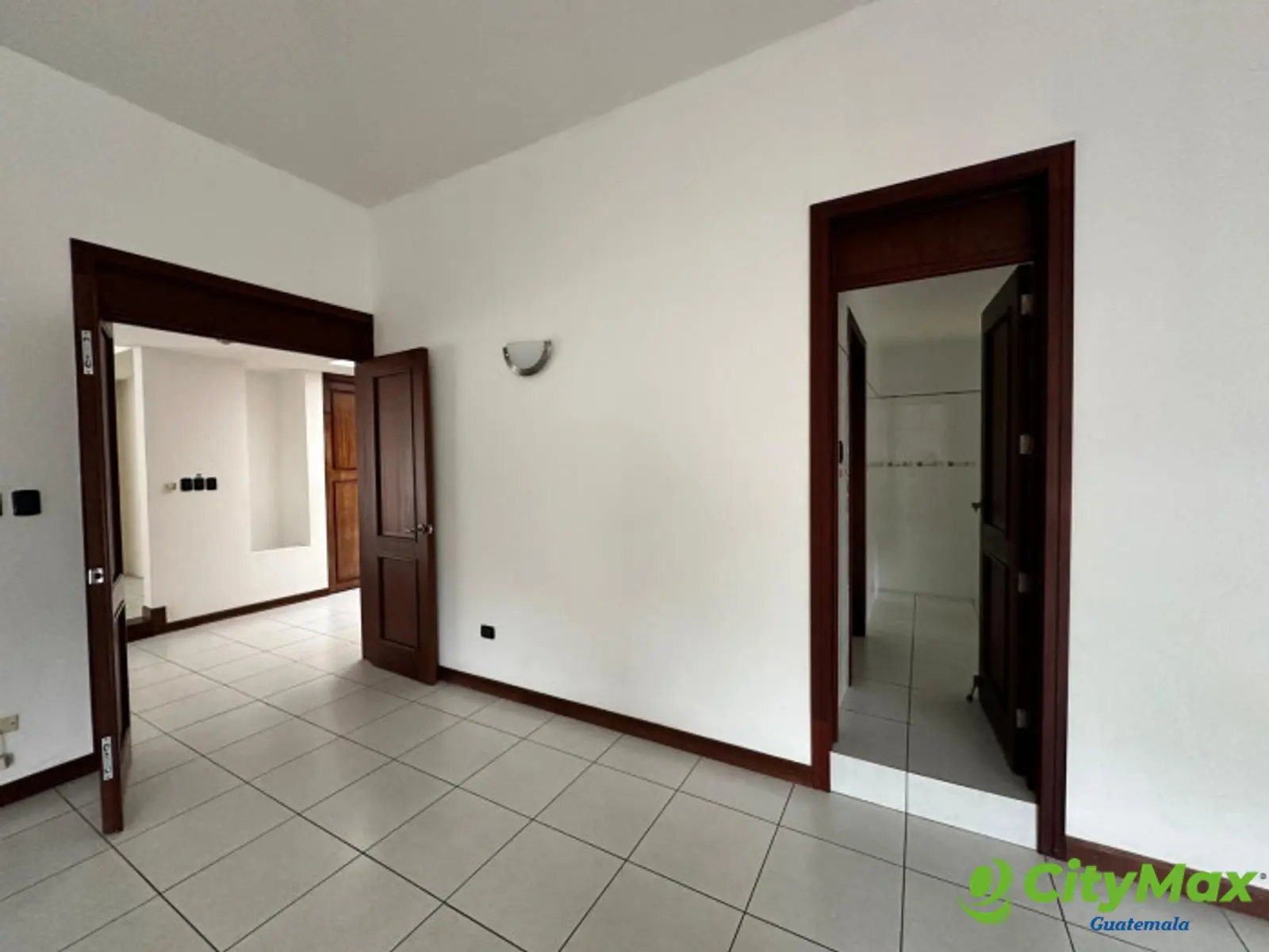 CASA EN VENTA ZONA 16 - 11