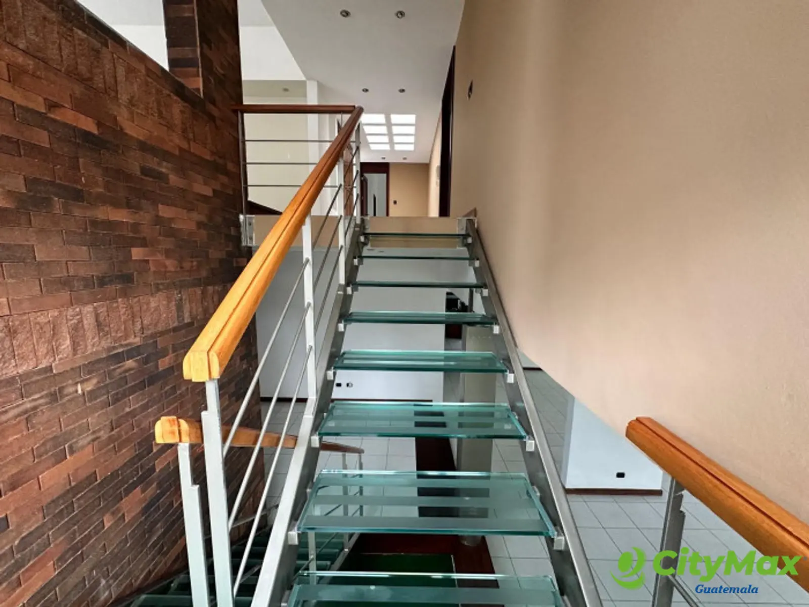 CASA EN VENTA ZONA 16 - 7
