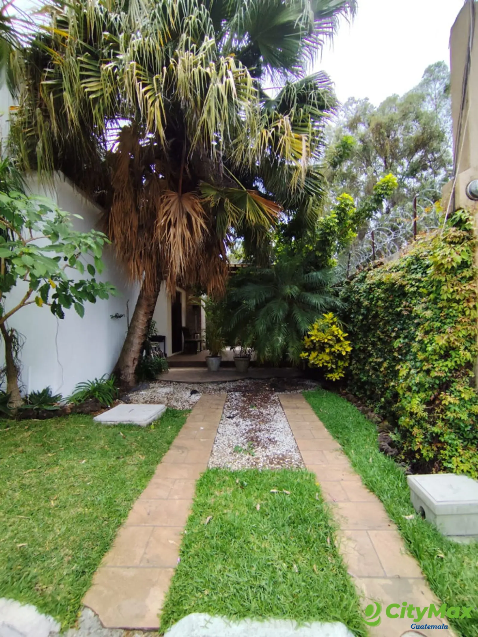 CASA EN RENTA SAN CRISTOBAL ZONA 8 MIXCO - Image 2