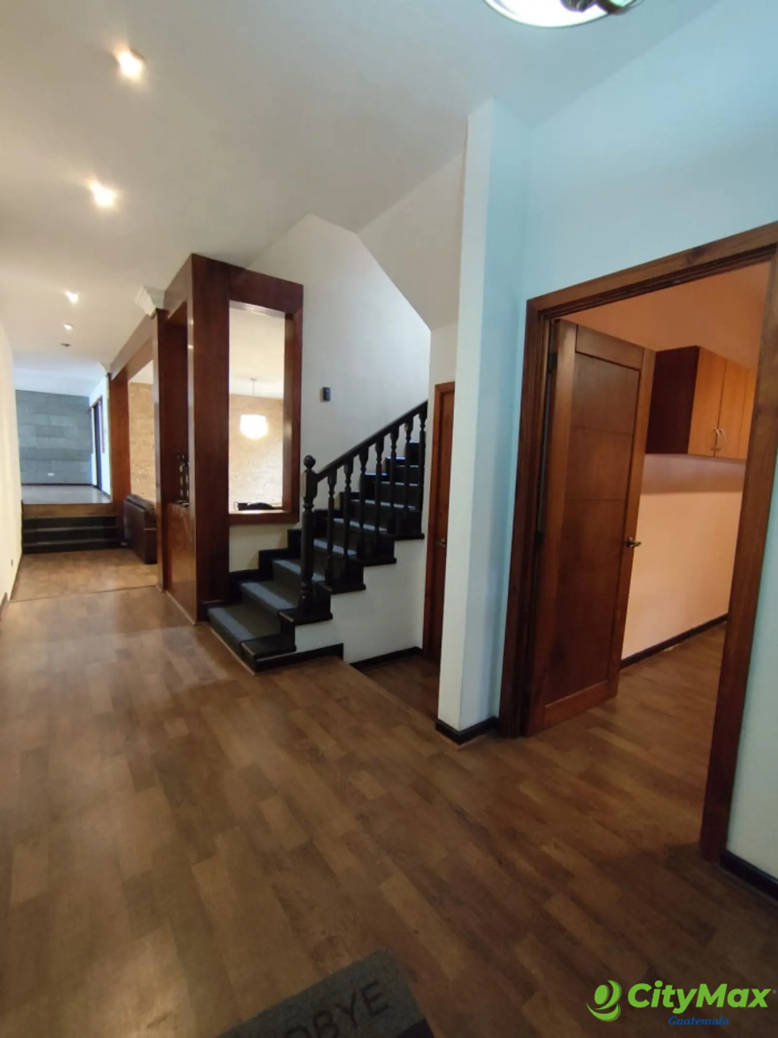 CASA EN RENTA SAN CRISTOBAL ZONA 8 MIXCO - Image 3