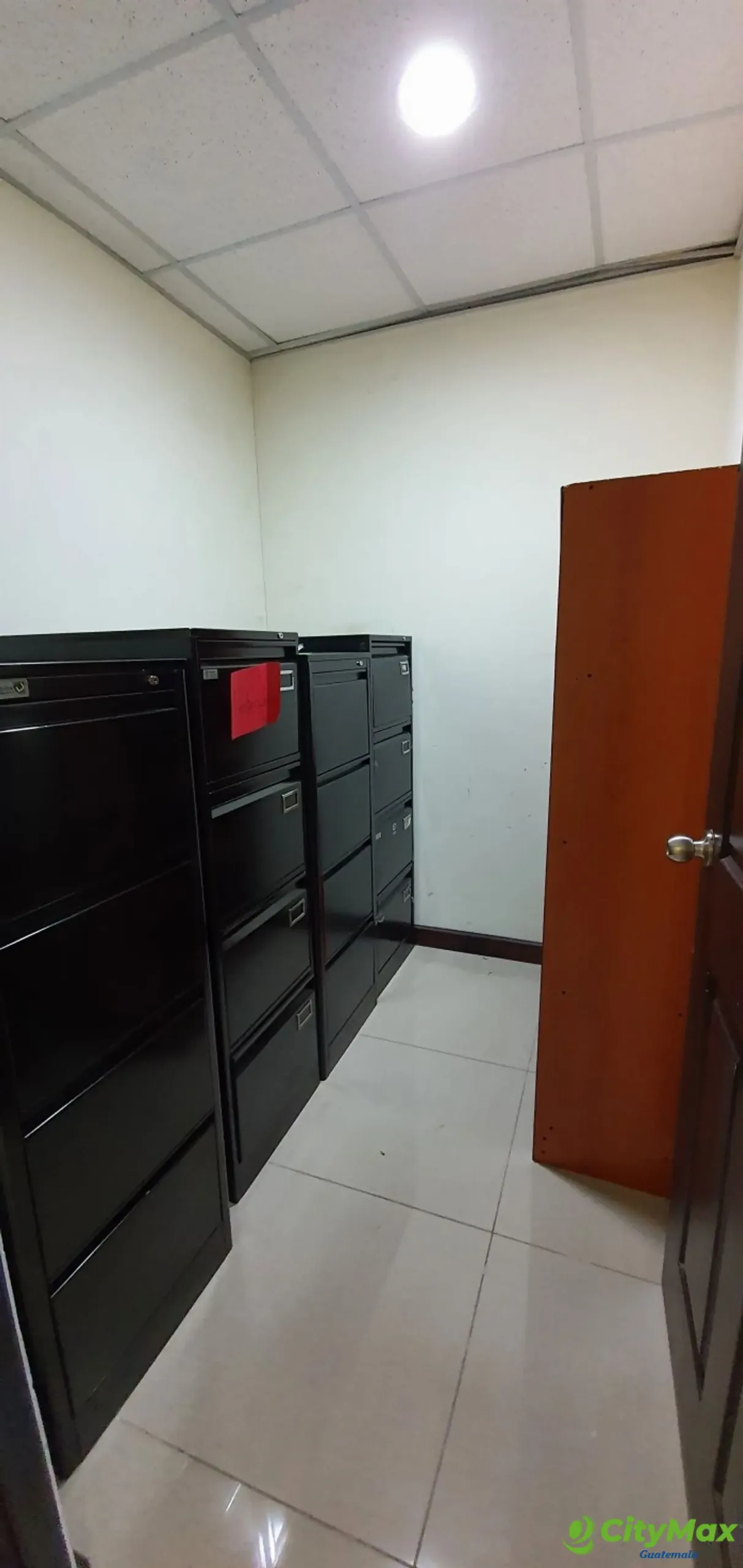 OFICINA EN VENTA ZONA 10 - 10