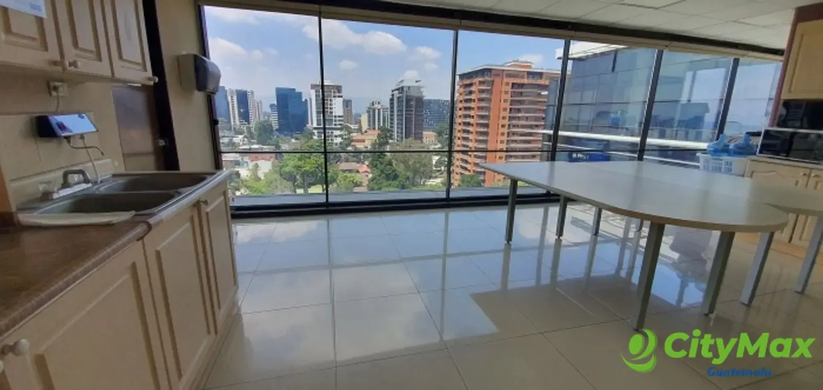 OFICINA EN VENTA ZONA 10 - 8