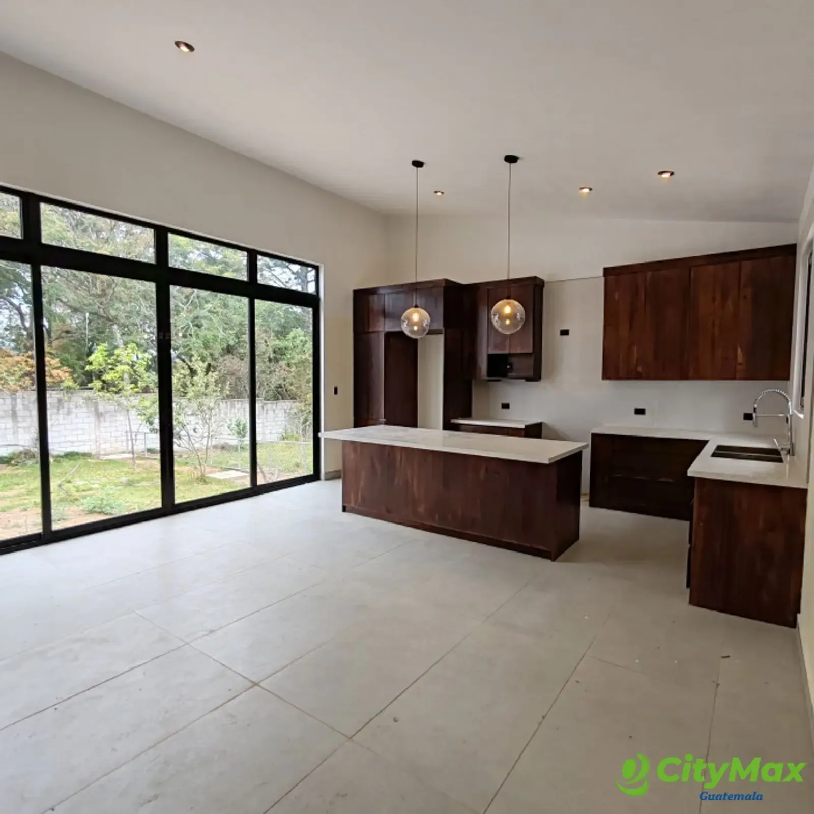 CASA EN VENTAS SAN LUCAS SACATEPEQUEZ — foto 2