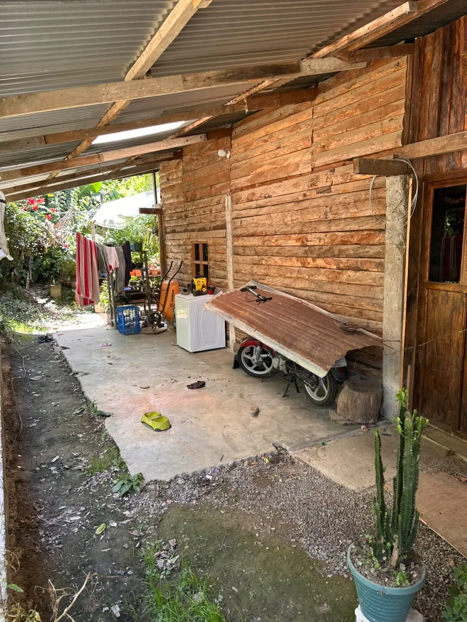 SE VENDE HERMOSA PROPIEDAD CON CASA EN PURULHA, BARRIO SANTA CRUZ — foto 3