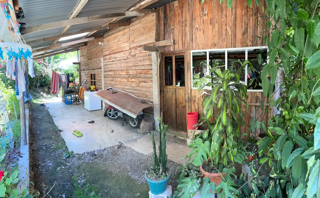 SE VENDE HERMOSA PROPIEDAD CON CASA EN PURULHA, BARRIO SANTA CRUZ — foto 2